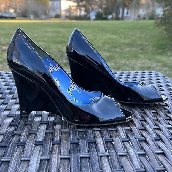 Stuart WEITZMAN Black Patent Leather Peep Toe Wedges - Picture 2 of 16